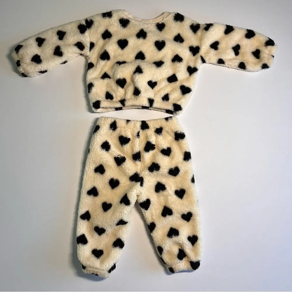GAP Kids Baby Ivory Fuzzy Fleece Crew Set Black Hearts Size 12-18 Months EUC